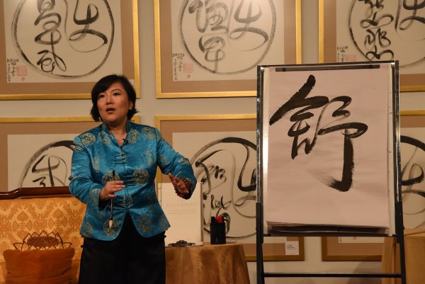 Master Cecilia tracing calligraphy